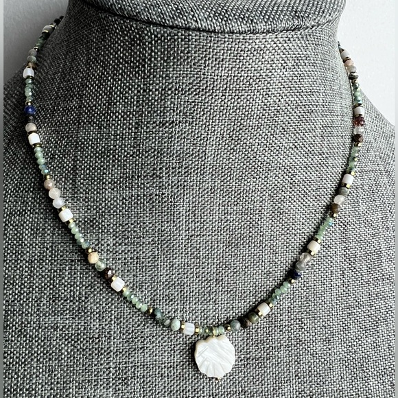 SOLD Bead Necklace Faux Shell Pendant Charm Beach Jewelry seashell beaded neckla - Picture 11 of 15